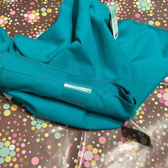 New Lot of Two - 42” x 19” FreshFit Teal Color Microfiber Fitness Towel - Picture 5 of 5